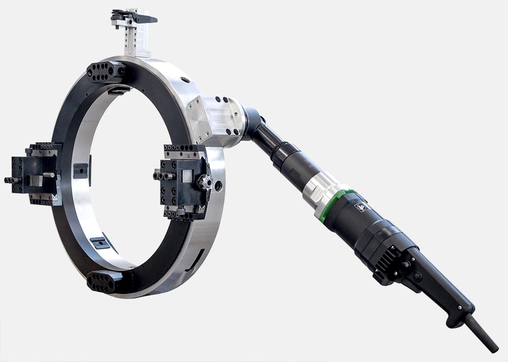 Clamshell split frame pipe cutter used for spark-free cold cutting of industrial pipes in UAE
