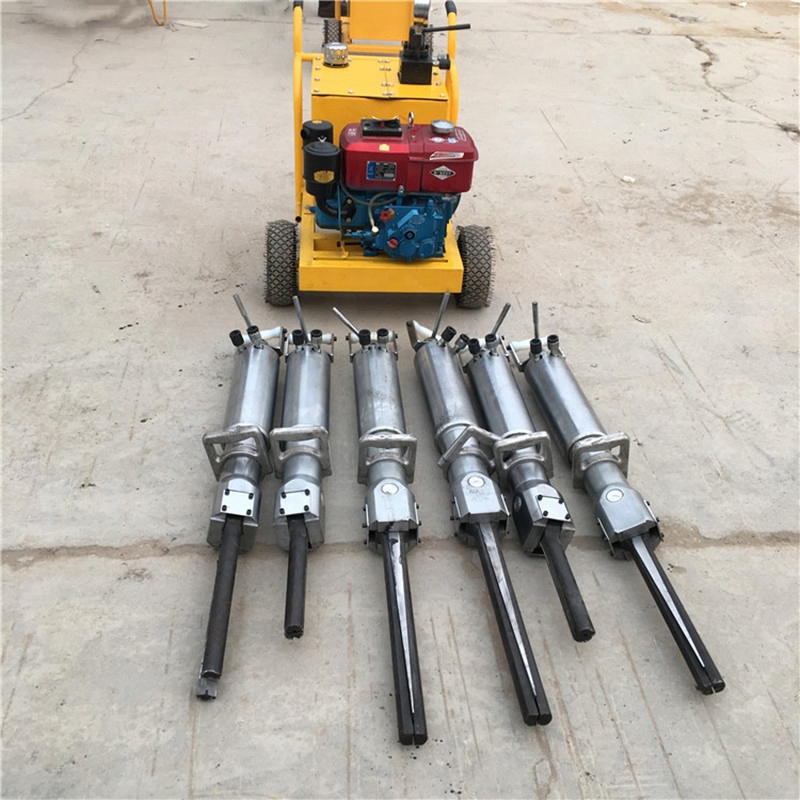 Hydraulic and mechanical splitters used for cold cutting and controlled concrete demolition in UAE
