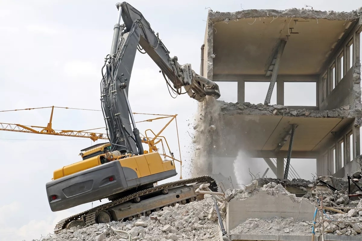 Importance of hiring a professional demolition company for safe building demolition